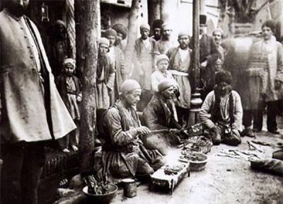 تصاویر، این غذاهای بازاری در تهران قدیم رونق داشت ، چگونه چلوکباب معروف در حمام طبخ شد؟