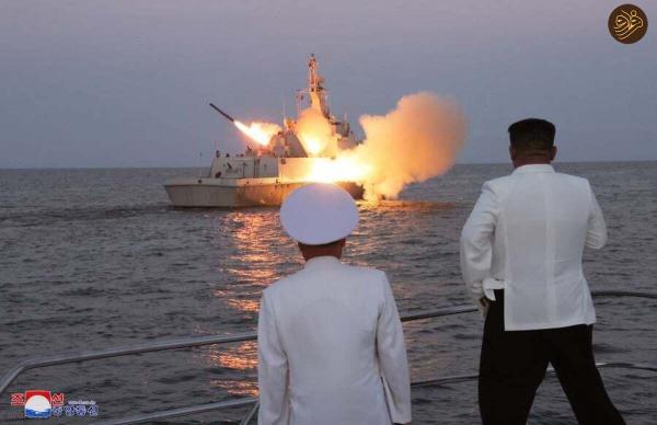نظارت کیم جونگ اون بر آزمایش موشک کروز از کشتی جنگی