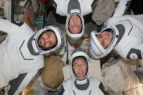 پخش زنده بازگشت چهار فضانورد ماموریت کرو، 6 به زمین
